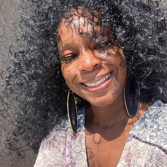 Meet your Posher, Ms Kim - Picture 2 of 8